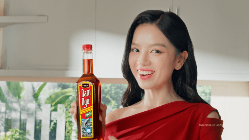 Món quà nước mắm Nam Ngư chai sành sang trọng