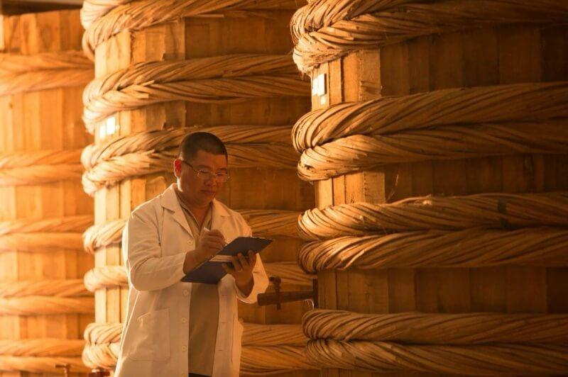 Chuyên gia giám sát chất lượng mắm cốt Nam Ngư Phú Quốc